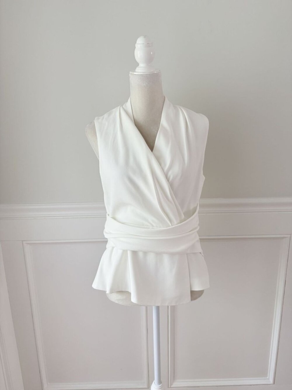 The Fold London Gathered Waist Lined V Neck Blouse Ivory UK12 US8